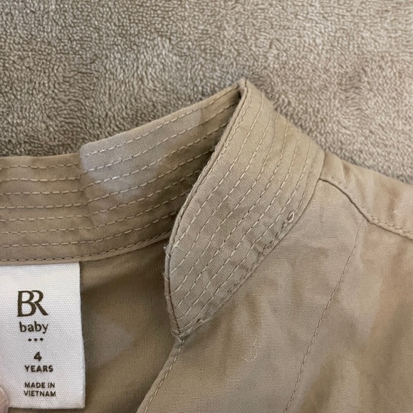 Banana Republic Baby 4T Beige Button-Up Shirt and Green Shorts Set - Picture 3 of 7